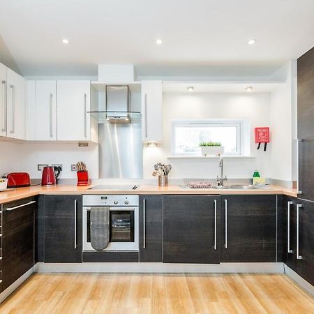Roomspace Serviced Apartments - Abbot'S Yard Гильдфорд Экстерьер фото