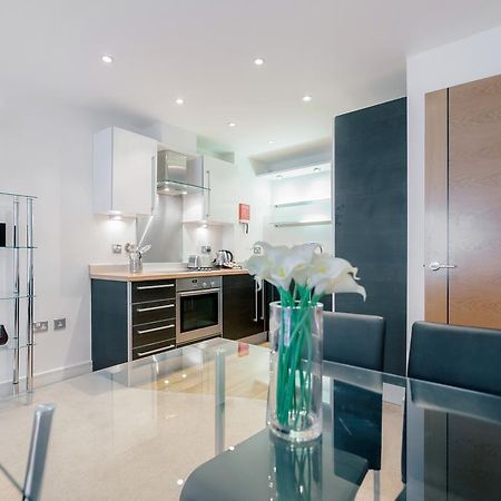 Roomspace Serviced Apartments - Abbot'S Yard Гильдфорд Экстерьер фото
