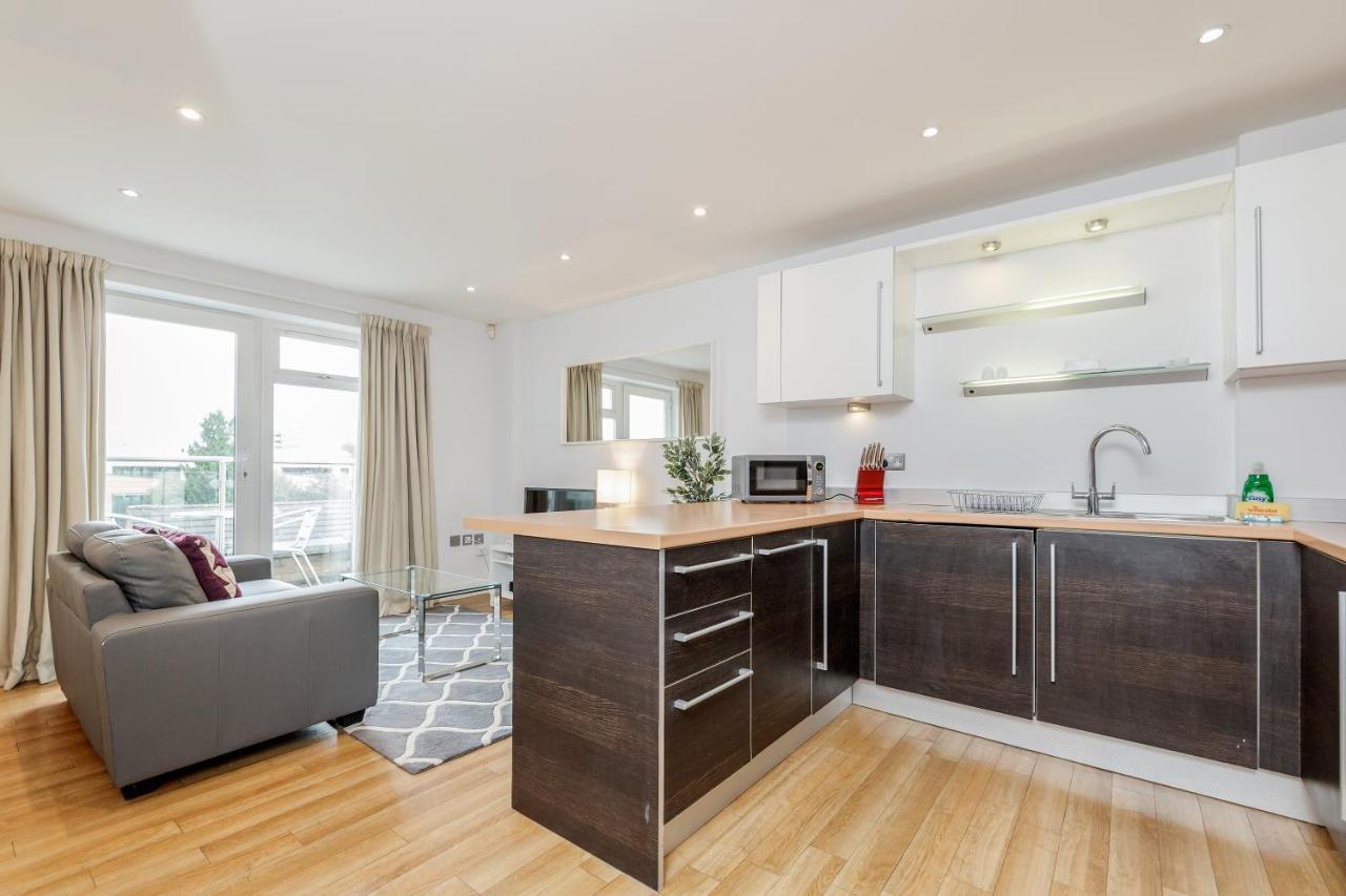 Roomspace Serviced Apartments - Abbot'S Yard Гильдфорд Экстерьер фото